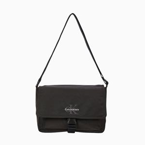 CK진  남성 볼드 로고 나일론 플랩 메신저(4D3321G-UB1)