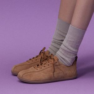 [폴더 하이라이트] 툴레아 플랫 스니커즈 스웨이드 카멜 / FLOTGA1W23