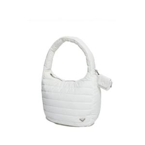 다이나핏 여성 퀼티드 숄더 바디백_White YWF24B34W2 276658