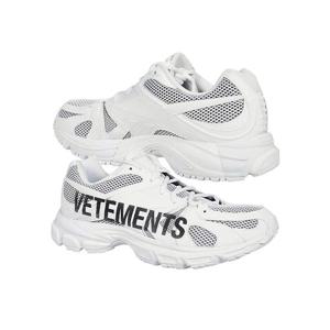 15주년 아티스널 로고 스파이크 러너 스니커즈 화이트 UE51SN200W WHITE