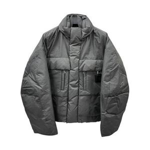 WOOYOUNGMI [우영미] 레더 로고 패치 구스다운 패딩 그레이 남성 자켓 W243DN01957GTSH