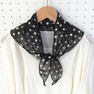 [애슬릿][애슬릿]꽃 자수 삼각 미니 쁘띠 스카프 여성 간절기