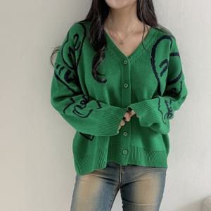 [한정수량] [올리비에스클로젯] 하트패턴 브이넥 루즈핏 가디건_O2502CD014A