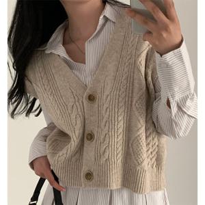 [패션시그널]브이넥 꽈배기패턴 조끼가디건 1E66BE