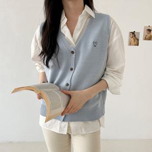 [한정수량] [올리비에스클로젯] 하트 자수 니트 조끼_O2503KV006A