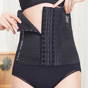 하복부부터 상복부까지 넓은 길이의 여성용 메쉬복대