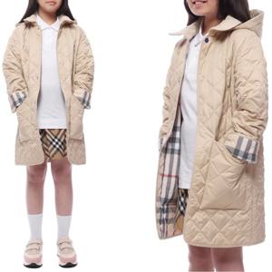 [버버리] 24FW 코듀로이 다이아몬드 퀼팅 코트 (8092530 PALE STONE 24F)