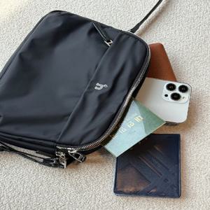 [헤지스] [생활방수]나일론 로고 지퍼 크로스백[HJBA5F710BK]