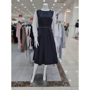 [더아이잗]슬리브 배색 턱 원피스 IN4P0OP57390_DJ