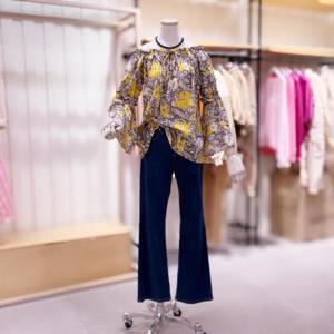 [시에로]SF2SHF101_오프숄더 플라워 슬리브 탑