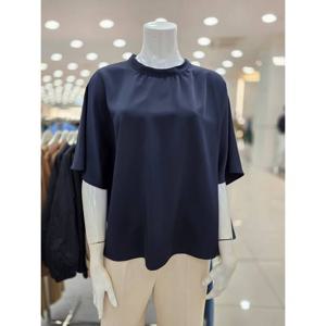 [더아이잗]라이트핏 라운드넥 반팔 블라우스 IR8A0BL021470