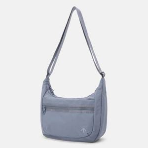 [데상트]데상트 스포츠베이직 경량 호보백 SP323UBG78SBLU 가방