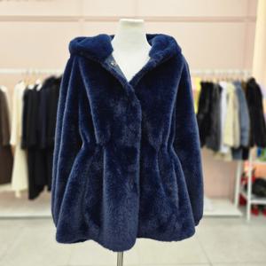 [샤틴]후드넥 페이크 퍼 스트링핏 코트S254C004A25