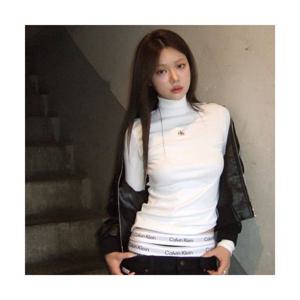 캘빈클라인 CALVIN KLEIN JEANS 여성 LS 우븐 라벨 터틀넥 티셔츠 47D203G YAA 47D203GYAA 397009