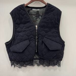 [르니앤맥코이]레이스 포인트 퀼팅 베스트 MM11VT002_YS