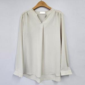 [강물처럼]아이우먼 여리브이무지블라우스 OLT776M502 빅사이즈