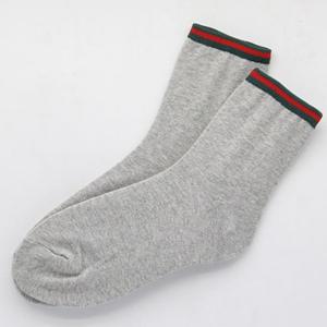 남자 발목 레드띠 캐쥬얼 중목 양말 1켤레 회색