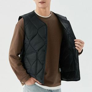 남성 미니멀 라운드 웨이브 누빔 조끼 IS-JK92