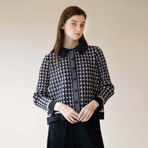 [요이츠](택가 213000원)[요이츠] 반원 프린트 카라 플리츠 자켓 블랙_YJ08WNPJK05