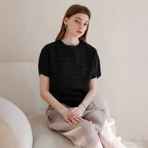 [요이츠](택가 185000원)[요이츠] 스퀘어 텍스처 플리츠 블라우스_YJ04WNPBL12