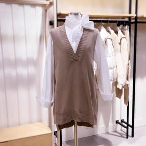 [시에로]SE4KTF601_브이넥 앞뒤편차 니트조끼