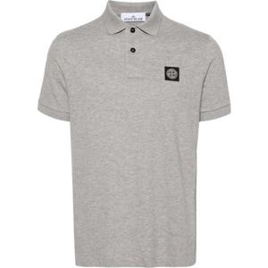 25FW 스톤 아일랜드 와펜 패치 그레이 폴로 티셔츠 K2S15 2200005 S0017 V0M64