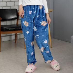 추운 겨울철 따스한 여성 수면 바지 우주곰