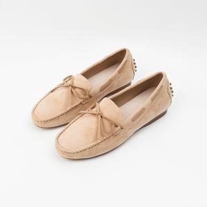 [신난다슈] 여성 로퍼 단화 1cm 플랫 구두 슬립온 발편한 쿠션 스웨이드 GDR253047 베이지