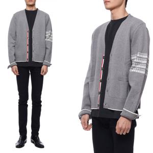 [톰브라운] 22SS 남성 플레인 자카드 브이넥 가디건 (MKC386A_Y3006_055_22S)