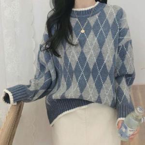 다이아몬드 패턴 라운드넥 니트 가을 겨울 데이트룩