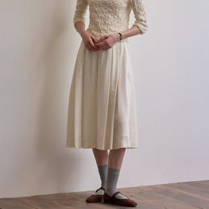Satin tuck flare skirt - Ivory [BE25SSSK001IV-]