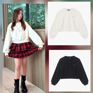 [더데이걸]심플 금속 장식 크롭 스웻셔츠 TGMA25801