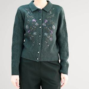 [비꼴리끄(여성)]캐시 울 자수 니트 가디건 B254KC3040