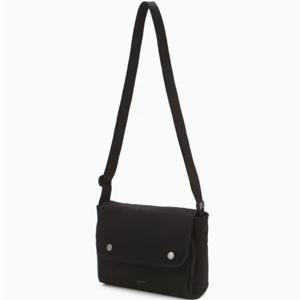 [질스튜어트] [MOV] 모브 블랙 나일론 크로스백 JUBA5F320BK