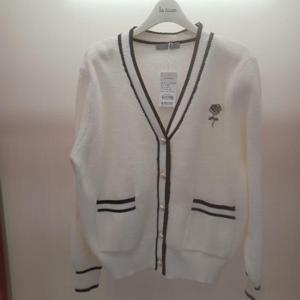 Latium HC06 이중라인 세로골 주머니 깔끔한 브이넥 로즈 니트 가디건 T2543cd03I