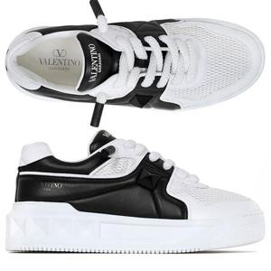 발렌티노 화이트 블랙 원 스터드 XL 로우탑 스니커즈 S0G37 WWA A01