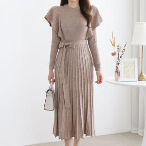 [한정수량] [모리스커밍홈] 날개소매 플리츠 벨티드 니트 원피스_M2410OP172D