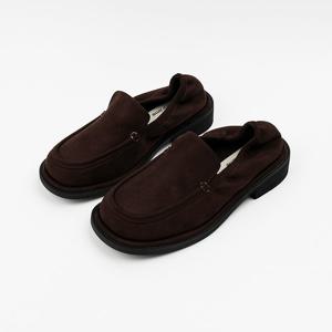 [신난다슈] 여성 로퍼 단화 3cm 여자 플랫 구두 바부슈 기모 스웨이드 밴딩 통굽 LM25787 브라운