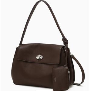 [질스튜어트] 가죽 오브 장식 숄더백 M 다크브라운JABA6E123W3