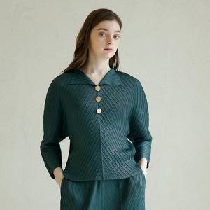[요이츠](택가 185000원)[요이츠] 브이넥 오픈카라 플리츠 블라우스 다크그린_YJ08WNPBL06