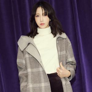 올리비아로렌 MG01 터틀넥 소매 배색 풀오버 VVBBL3W9281