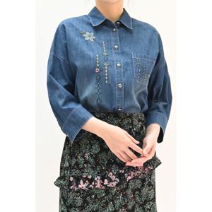 [비꼴리끄(여성)]해지 데님 자수 셔츠 블라우스 B242DB2100