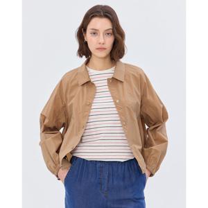 (+더블쿠폰 10%) 헤지스 여성 25SS 스테디셀러카멜 셔츠카라 경량 숏 점퍼 WSJU5B304CM