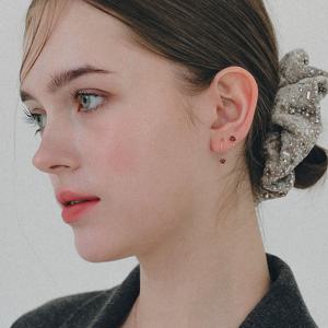 제이로렌 로즈골드 가넷 스퀘어 실버 귀걸이 M03906