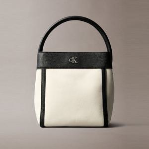 CK진  여성 하드웨어 모노그램 캔버스 버킷 백(4F3348G-XSI)