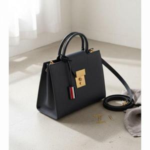 톰브라운 미스터톰 스몰 페블그레인 가죽 토트백 네이비 FAP438A 00198 415