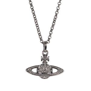 비비안웨스트우드 26SS 여성 미니 바스 릴리프 목걸이 건메탈 63020086 02S108