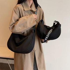 은창 패션 레터링 반달 가방 크로스백 숄더백 2사이즈 토트백 가방 백 장바구니 쇼핑백 쇼퍼백 휴가