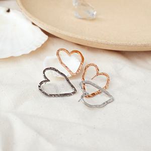 [폭스타일] [스텐레스 스틸] 유니크 라인 하트 귀걸이