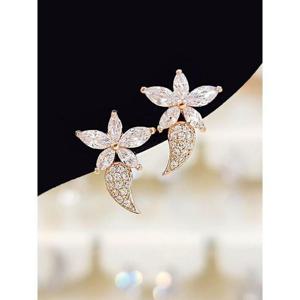 볼라레 세이브존03 볼라레 14K 지에프침 코밀라 플라워귀걸이 SAVSSS1533